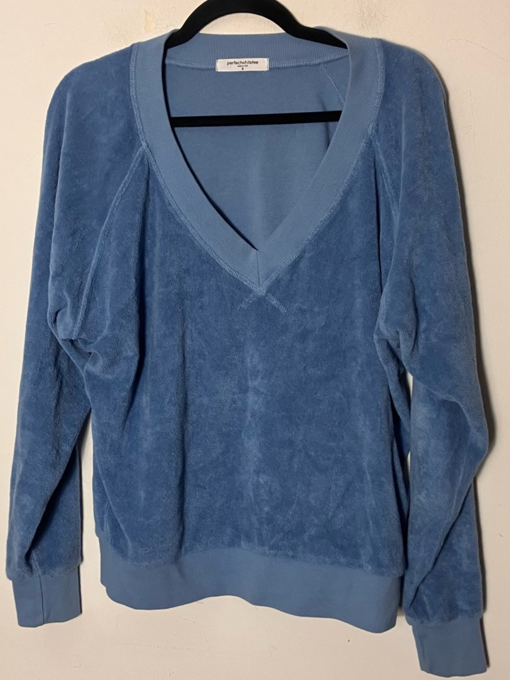 Perfectwhitetee Sonny loop terry v neck sweatshirt blue small